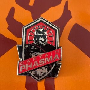 ** CLEARANCE**STAR WARS CAPTAIN PHASMA PIN